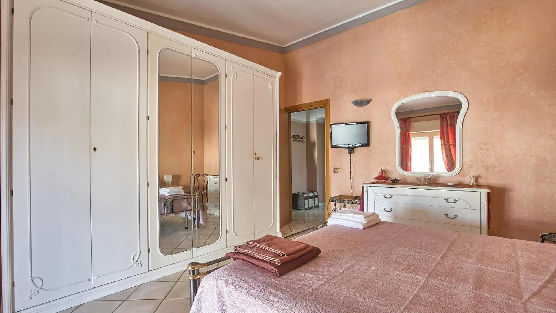 La Casa Rosa Apartment Terme Vigliatore